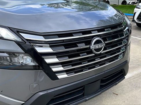 Used 2024 Nissan Rogue SV image 28