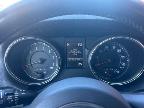 Used 2011 Jeep Grand Cherokee Laredo image 10