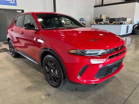 Used 2024 Dodge Hornet R/T w/ R/T Blacktop Package AWD/4WD image 4