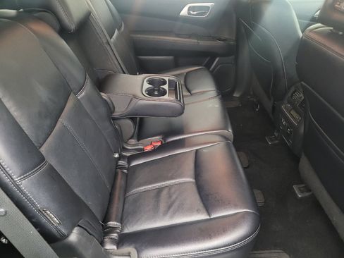 Used 2019 Nissan Pathfinder SL w/ Cargo Package image 19
