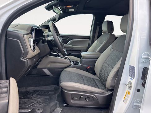 Used 2024 Chevrolet Colorado ZR2 w/ Technology Package AWD/4WD image 18