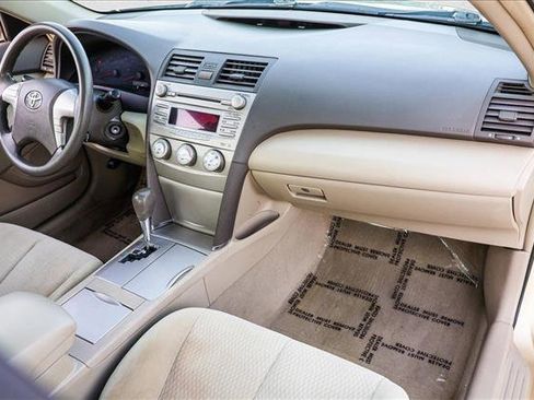 Used 2010 Toyota Camry LE image 24