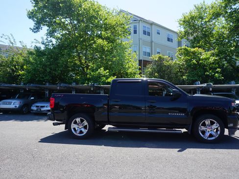 Used 2018 Chevrolet Silverado 1500 Custom w/ Custom Value Package AWD/4WD image 3