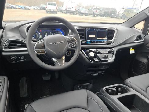 New 2026 Chrysler Pacifica Select FWD image 2