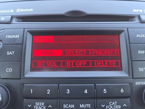 Used 2011 Kia Sorento EX image 3