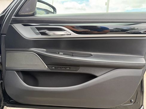 Used 2021 BMW 750i xDrive w/ Executive Package image 15