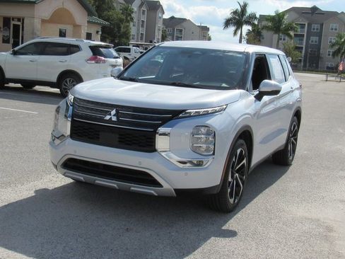 Used 2024 Mitsubishi Outlander SE image 8