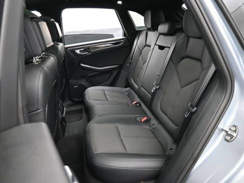Certified 2025 Porsche Macan AWD/4WD image 24