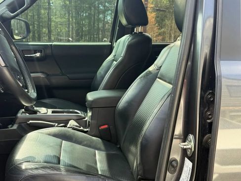 Used 2019 Toyota Tacoma TRD Off-Road image 5