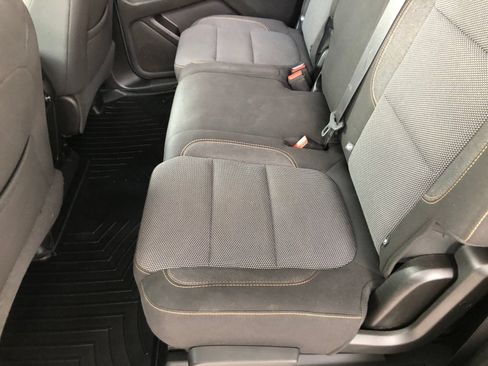 Used 2018 Chevrolet Traverse LS FWD image 14