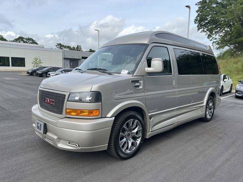 Used 2024 GMC Savana 2500 RWD image 3