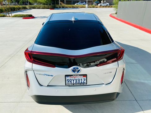 Used 2022 Toyota Prius Prime Limited FWD image 9