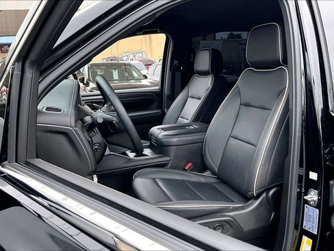 Used 2024 GMC Yukon SLT w/ SLT Luxury Package RWD image 36