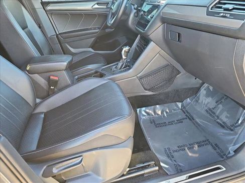 Used 2023 Volkswagen Tiguan SE R-Line image 21