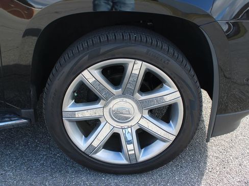 Used 2020 Cadillac Escalade Premium Luxury image 37