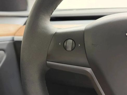 Used 2024 Tesla Model Y Long Range AWD/4WD image 13