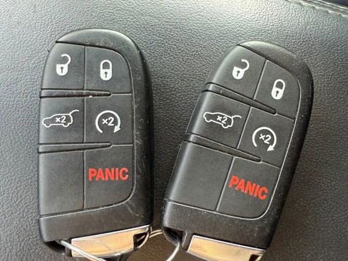 Used 2015 Jeep Grand Cherokee Overland image 25