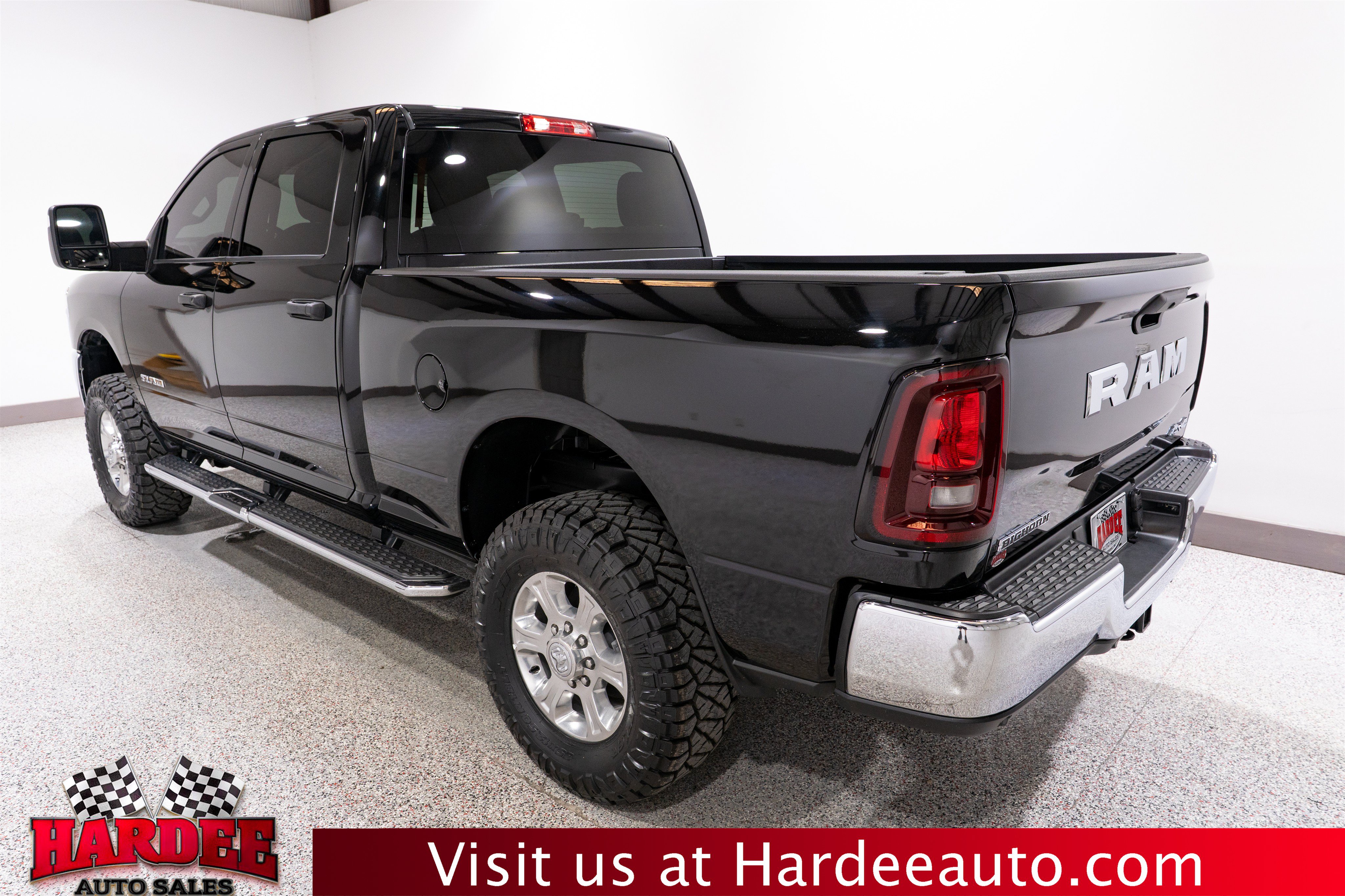 Used 2025 RAM 2500 Big Horn AWD/4WD image 3