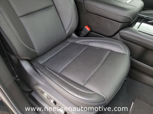 Used 2025 GMC Yukon Denali AWD/4WD image 18