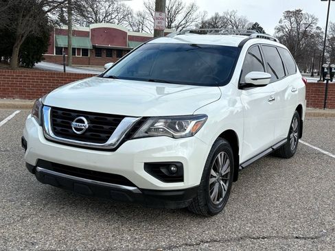 Used 2020 Nissan Pathfinder SV FWD image 2
