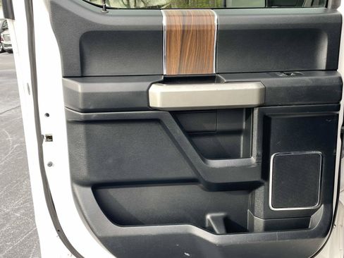 Used 2017 Ford F150 Lariat w/ Equipment Group 502A Luxury AWD/4WD image 10