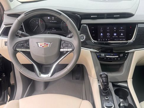 Used 2023 Cadillac XT6 Premium Luxury w/ Technology Package FWD image 21