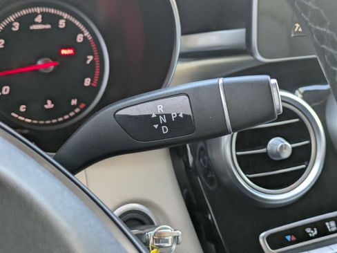 Used 2018 Mercedes-Benz GLC 300 4MATIC image 23