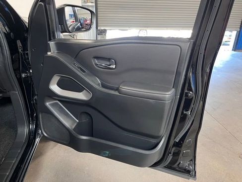 Used 2024 Nissan Frontier SV AWD/4WD image 12