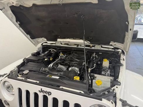 Used 2015 Jeep Wrangler Sahara w/ Connectivity Group AWD/4WD image 26