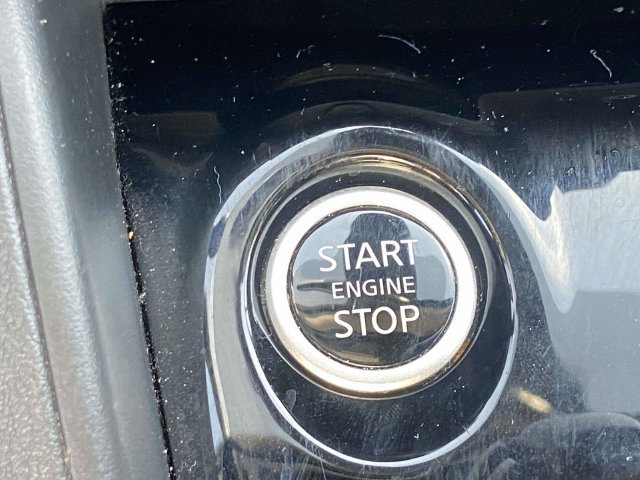 Used 2025 Nissan Versa SV FWD image 28
