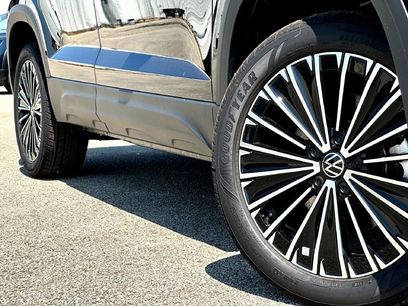 New 2026 Volkswagen Taos SE