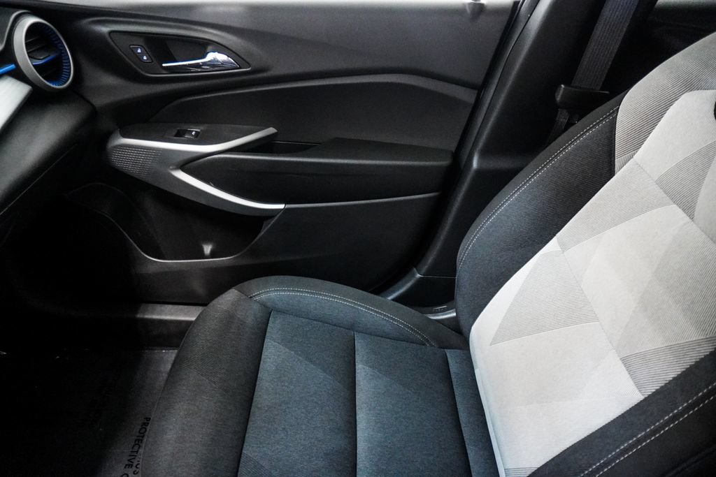 Used 2025 Chevrolet Trax LS FWD image 28