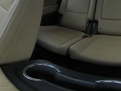 Used 2024 Chevrolet Suburban Premier RWD image 12