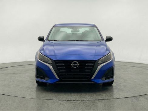 Used 2025 Nissan Altima 2.5 SV image 2