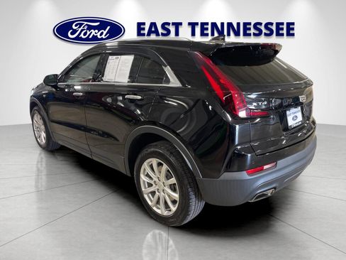 Used 2020 Cadillac XT4 Luxury w/ Cold Weather Package FWD image 5