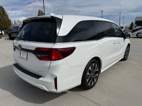 Used 2026 Honda Odyssey Elite image 3