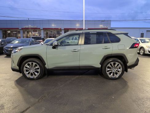 Used 2023 Toyota RAV4 XLE Premium image 2