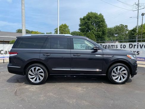 Used 2023 Lincoln Navigator Reserve w/ Equipment Group 201A AWD/4WD image 2