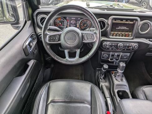 Used 2022 Jeep Wrangler Unlimited Sahara w/ LED Lighting Group AWD/4WD image 16