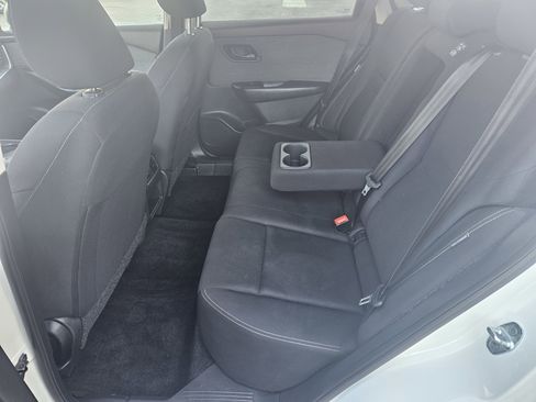 Used 2023 Nissan Rogue S image 18