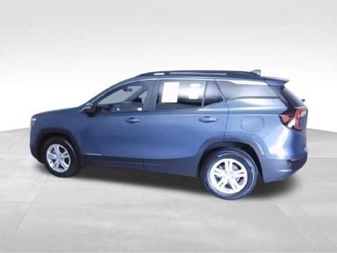 Used 2024 GMC Terrain SLE w/ Driver Convenience Package FWD image 6