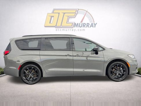 Used 2025 Chrysler Pacifica Limited AWD/4WD image 4