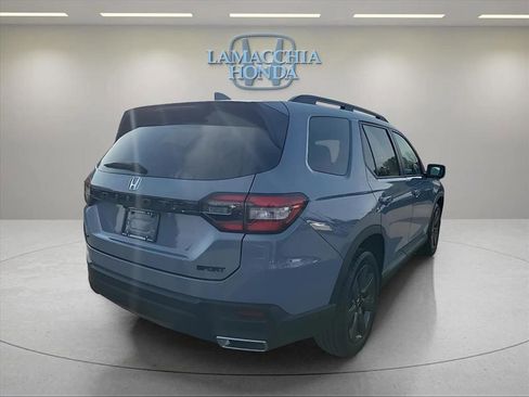 Used 2024 Honda Pilot Sport image 5