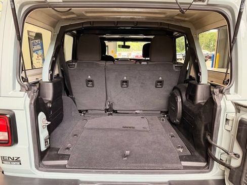 Used 2023 Jeep Wrangler Unlimited Rubicon w/ Cold Weather Group AWD/4WD image 11