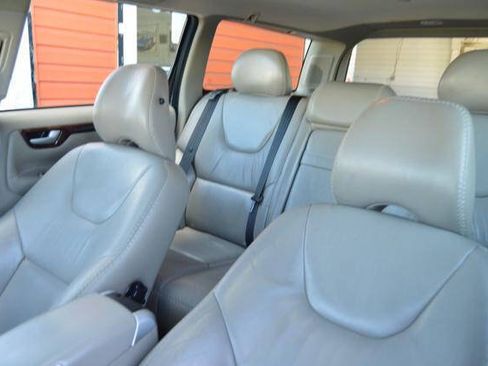 Used 2005 Volvo XC70 AWD/4WD image 43