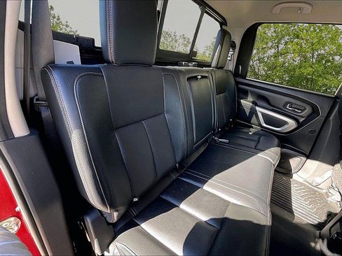 Used 2018 Nissan Titan SL image 25
