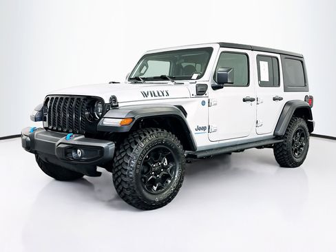 Used 2023 Jeep Wrangler Unlimited w/ Cold Weather Group AWD/4WD image 3