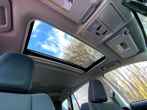 Used 2018 Toyota RAV4 XLE AWD/4WD image 14