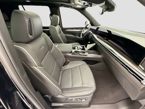 Used 2026 Cadillac Escalade Luxury AWD/4WD image 19