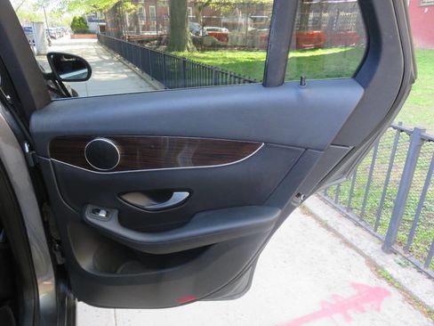 Used 2017 Mercedes-Benz GLC 300 4MATIC image 29